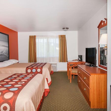 Super 8 By Wyndham Cloverdale Wine Country Exterior foto