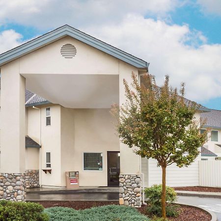 Super 8 By Wyndham Cloverdale Wine Country Exterior foto