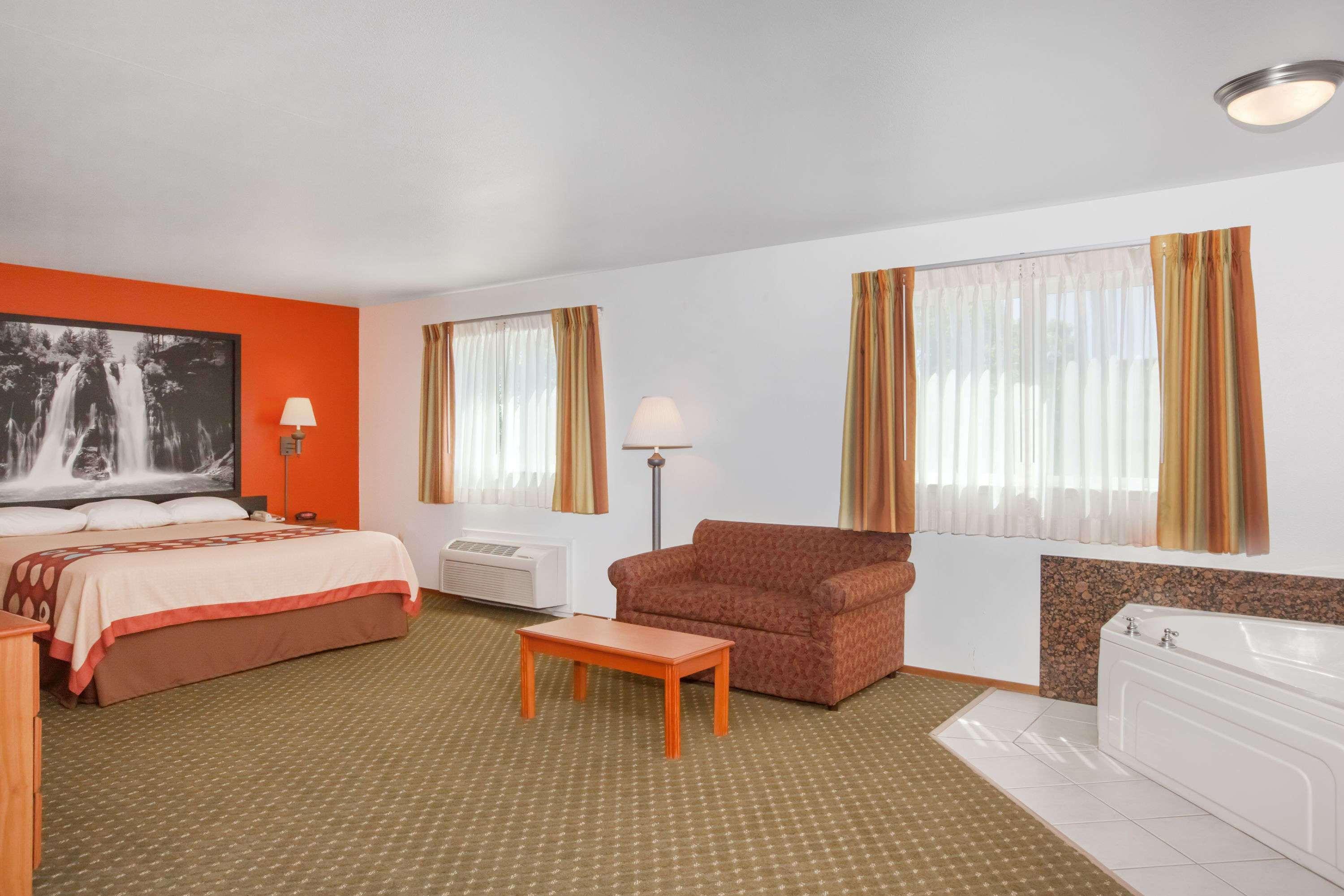 Super 8 By Wyndham Cloverdale Wine Country Exterior foto