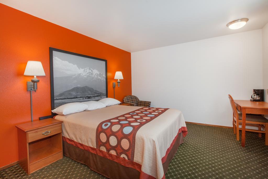 Super 8 By Wyndham Cloverdale Wine Country Exterior foto