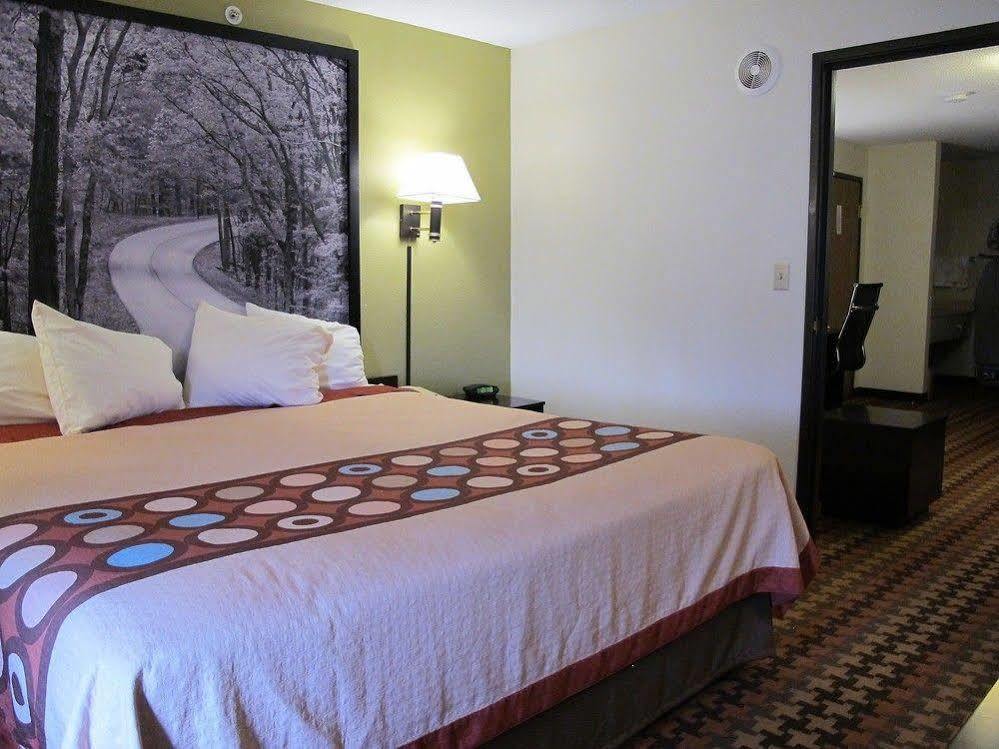 Super 8 By Wyndham Cloverdale Wine Country Exterior foto